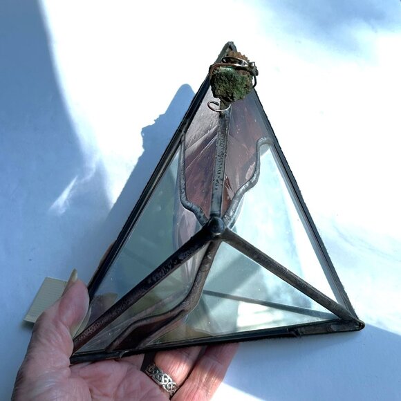 Vintage Glass Trinket Box signed by artist, Triangular PYRAMID leaded glass box - Picture 8 of 16